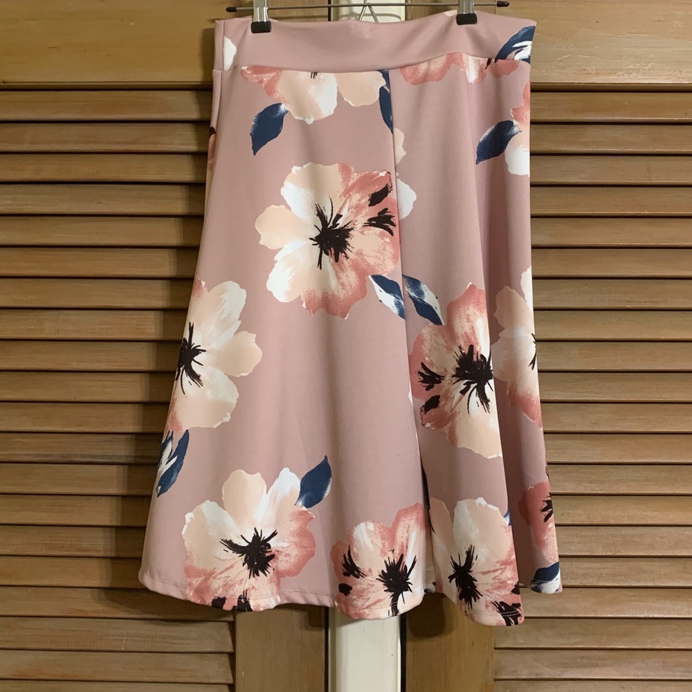 Skirt - Picture 2 of 3
